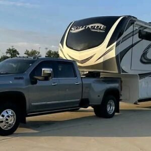 solitude rv plus2024 Chevy 3500 DRW High Country truck with 10,000 miles