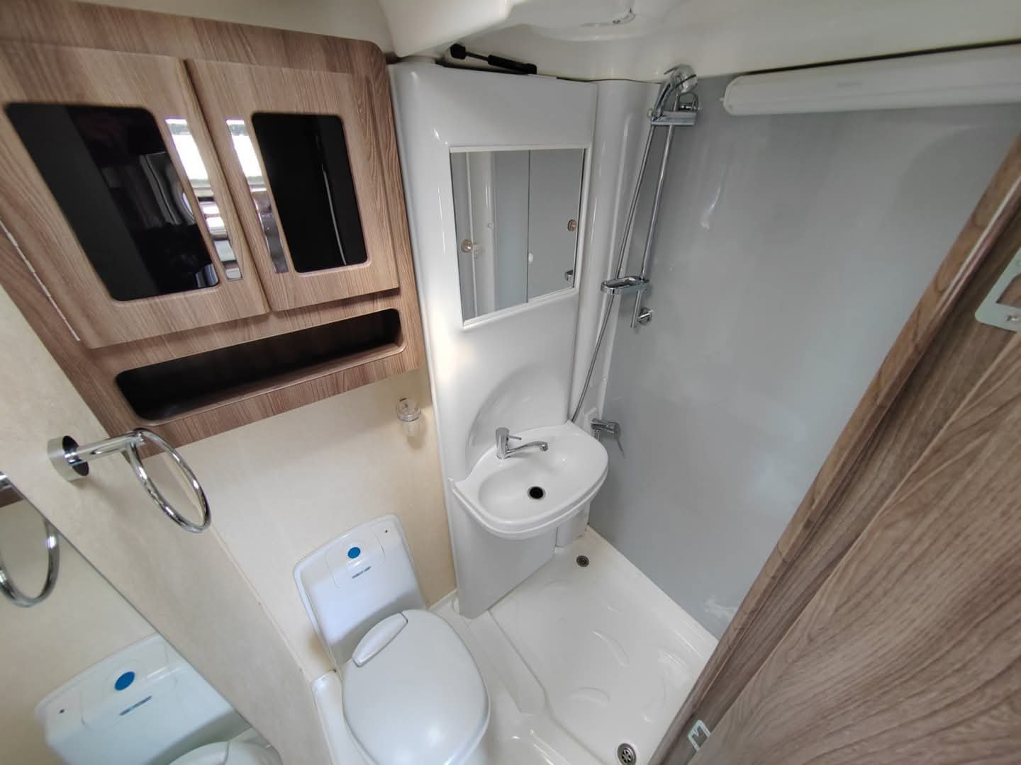 Unity 24TB bathroom with shower, toilet, and vanity