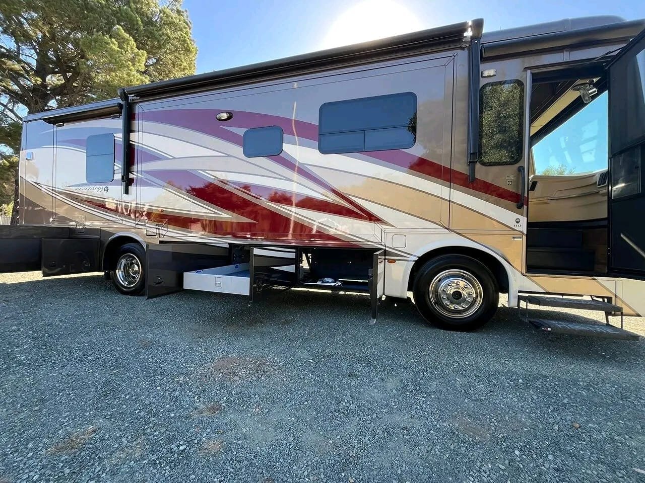 Chassis and wheels of 2020 Newmar Canyon Star 3710