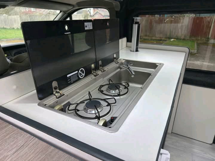 Three-burner campervan cooker