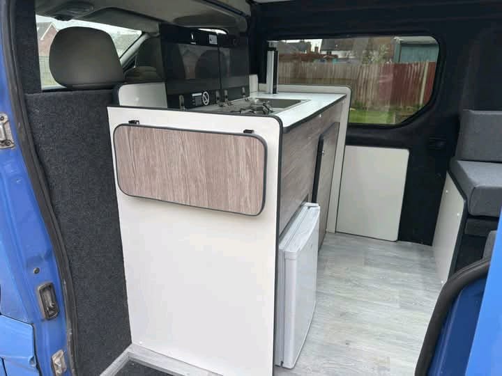Campervan extendable sink and kitchen layout