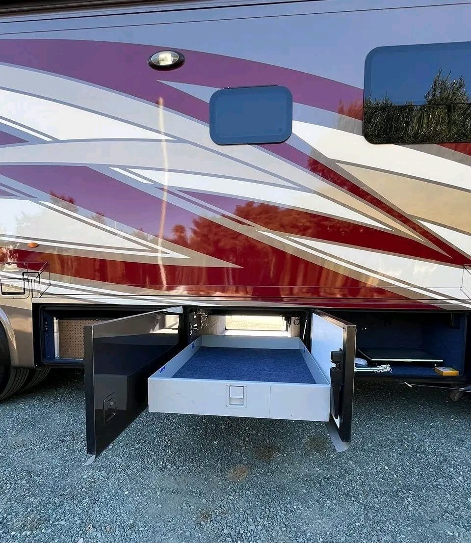 Exterior storage compartments on Newmar Canyon Star 3710