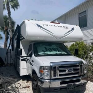 Front exterior view of the 2022 Coachmen Freelander 27QB.