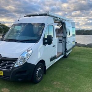 renault master​ High roof interior allowing full standing room