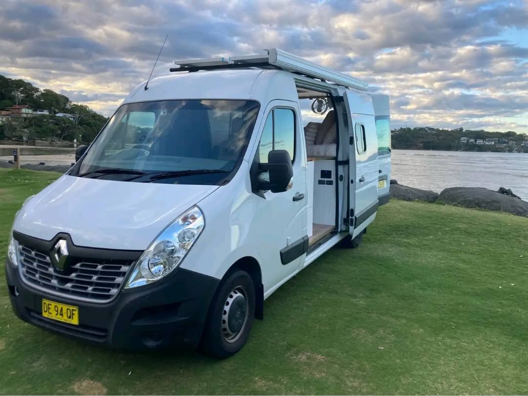 renault master  High roof interior allowing full standing room