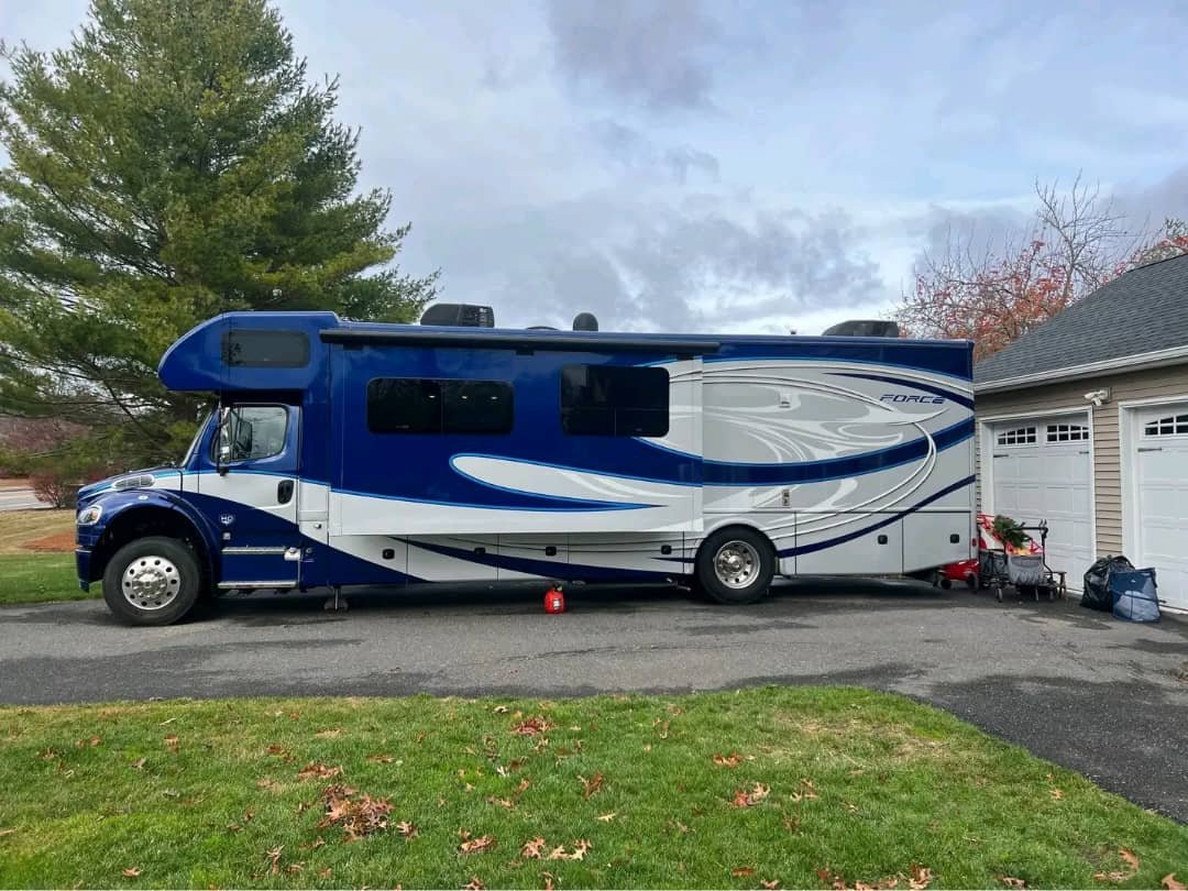 Full left-side exterior view of 2019 Dynamax Force HD 34KD