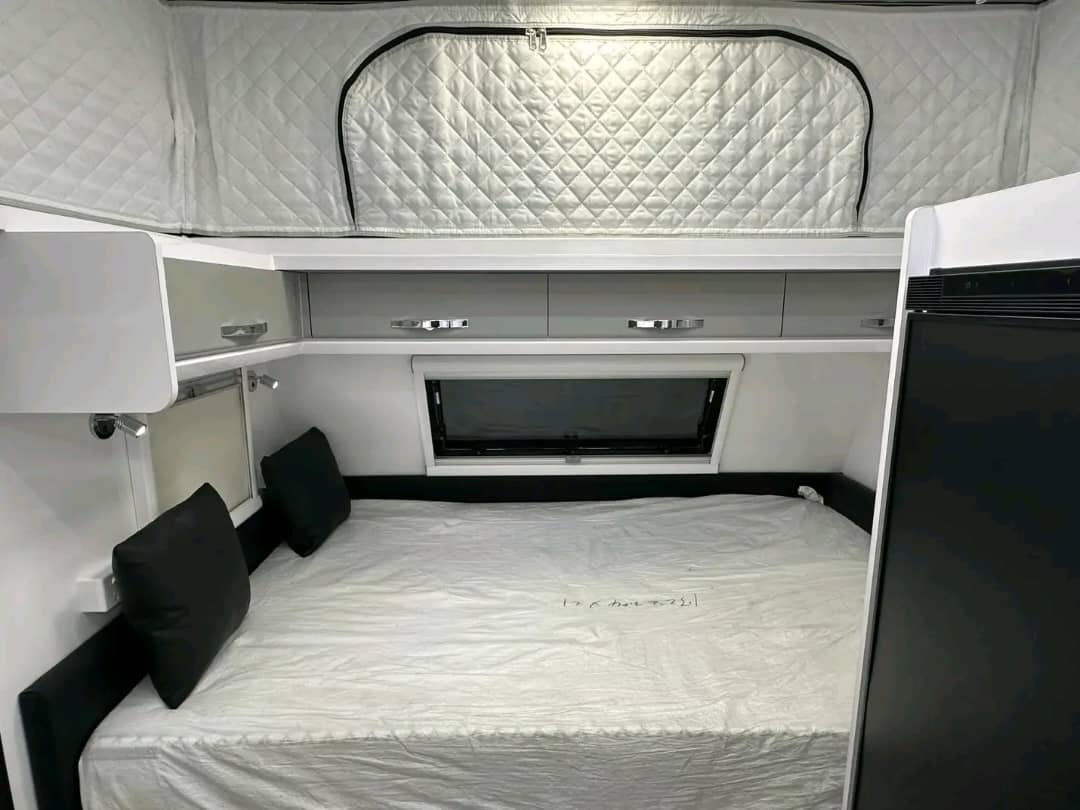 Queen east–west bed layout with mattress