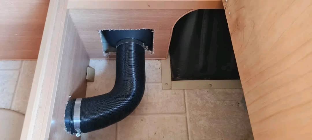 Secondary exterior storage compartment on 2007 Jayco J Series Poptop