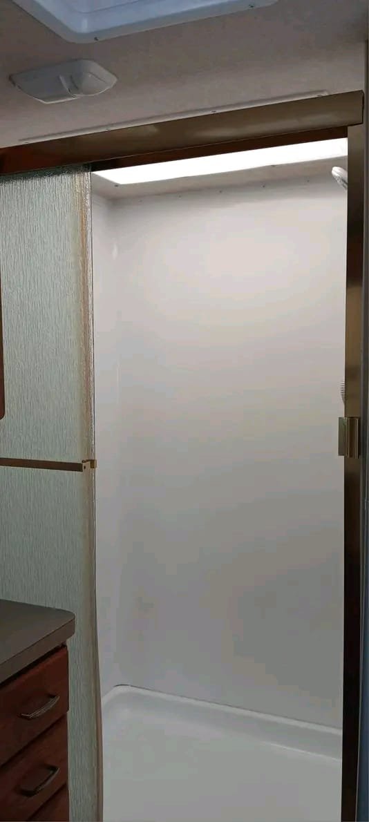 Dual bathrooms in 2005 Fleetwood Bounder 35E motorhome