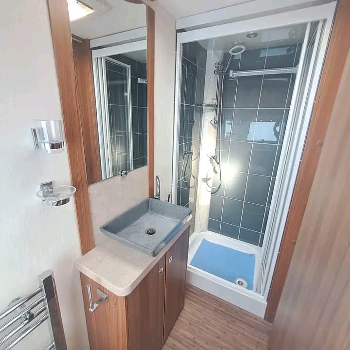 En-suite bathroom in Elddis Buccaneer Clipper caravan