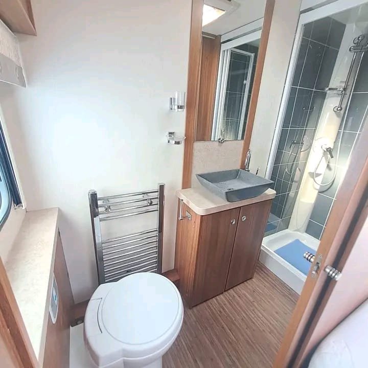 Family-sized en-suite bathroom in Elddis Buccaneer Clipper