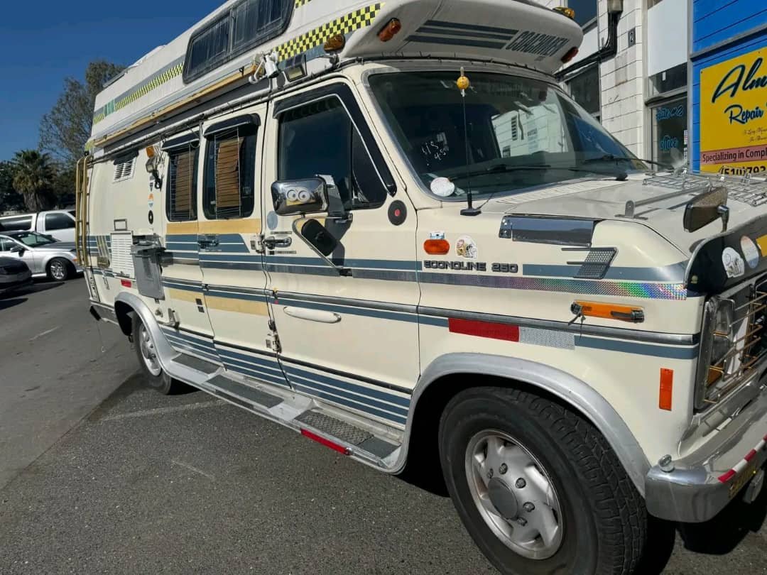 Front angled exterior of 1990 Ford Econoline E250 camper