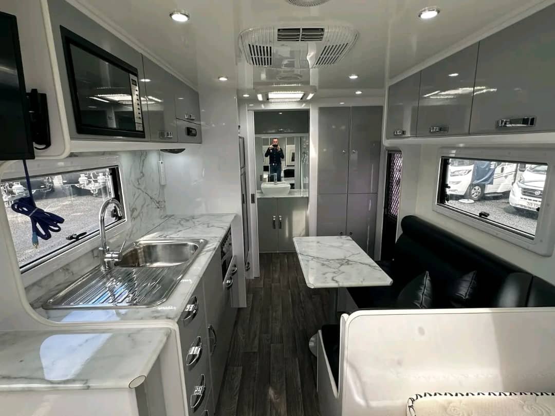 2022 Snowy River SRC-19 Caravan – Snowy River RV Park Inspired Semi Off-Road Caravan with Full Ensuite insnowy river rv park - Image 12