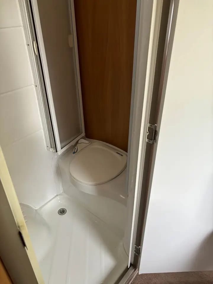 Fully enclosed bathroom in 2011 compact motorhome