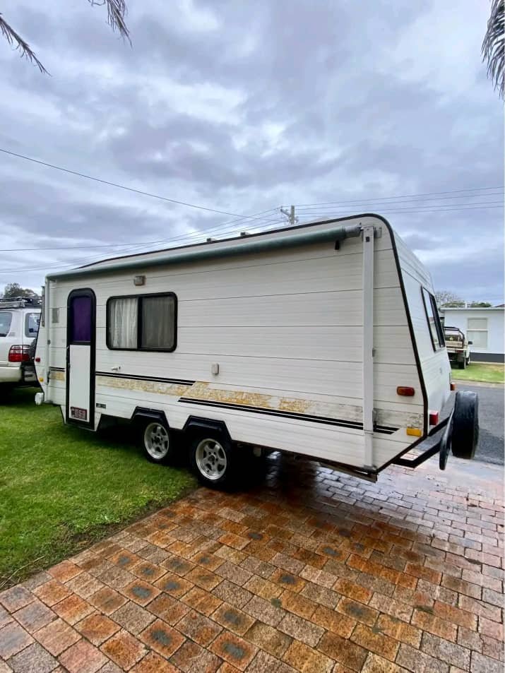 Rear exterior view of Viscount Seabreeze 18ft caravan