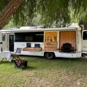 Right side exterior view of Mitsubishi Rosa motorhome mitsubishi fuso 4x4 rv