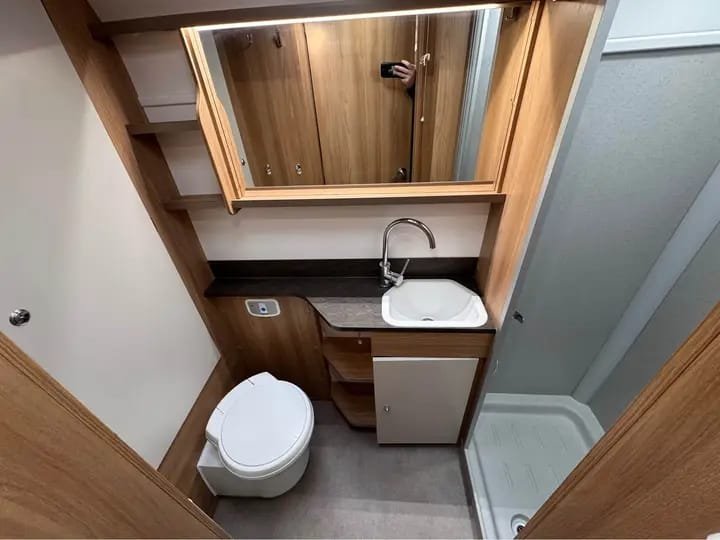 Bailey Alicanto Grande Estoril separate shower cubicle