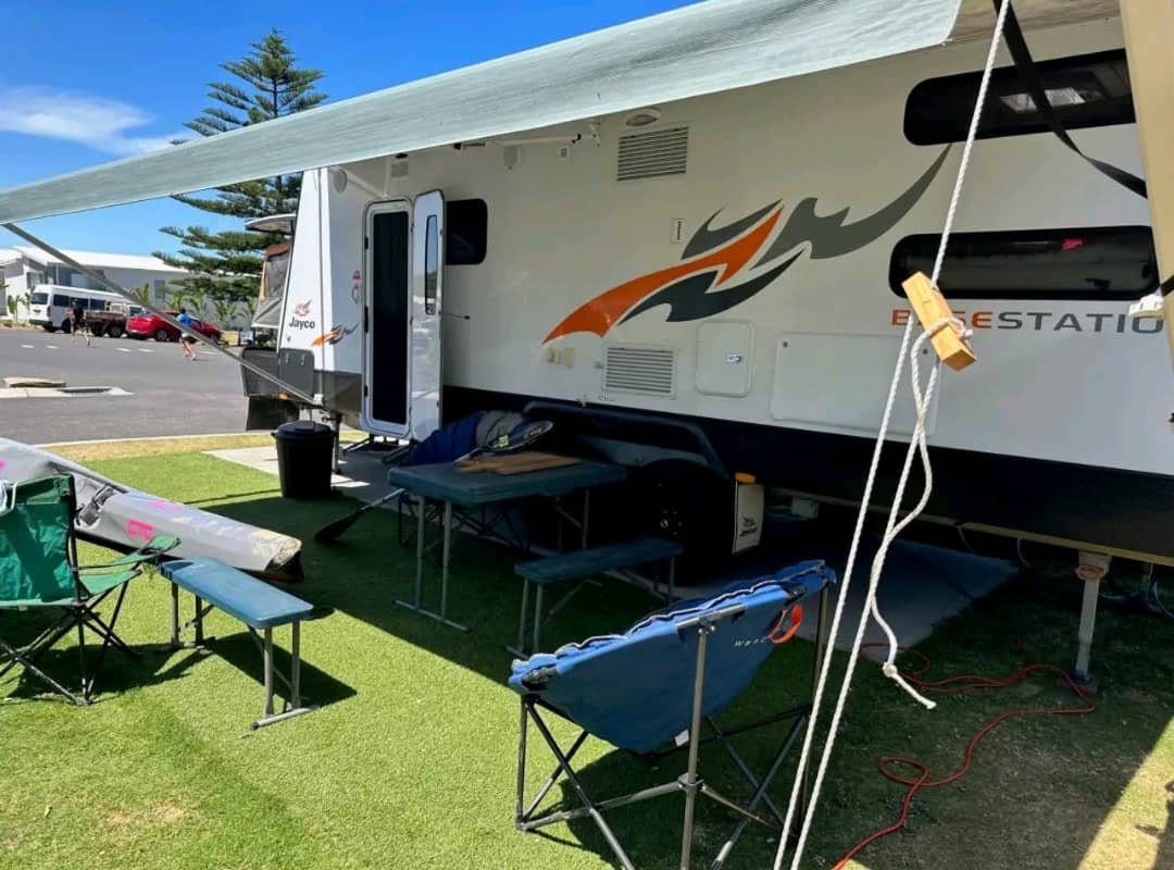 Goldstream 1800 EWBST pop-top raised side view