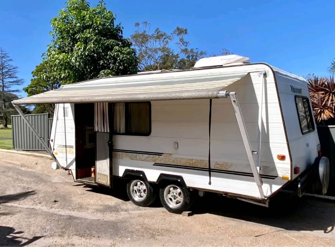 Side profile of Viscount Seabreeze caravan with awning and portable shower caravan