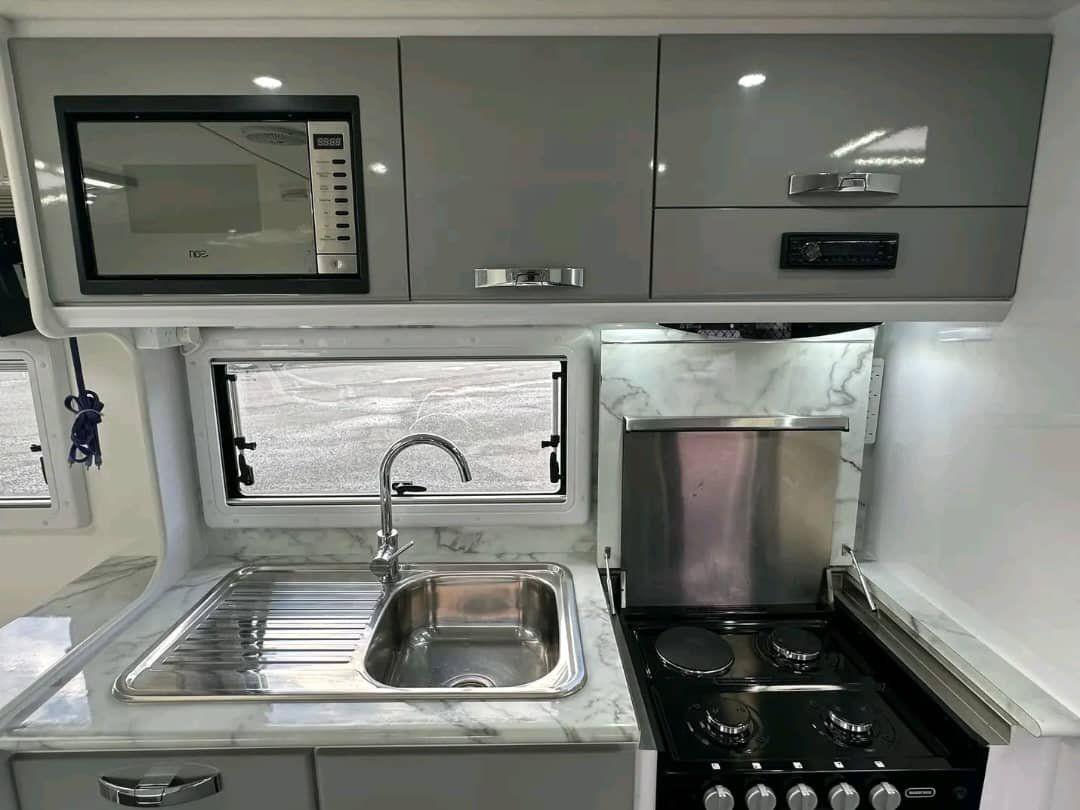 Stainless steel sink with flick mixer tap in Snowy River SRC-19