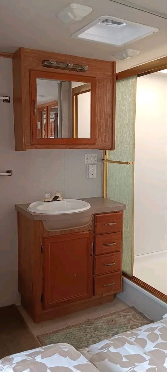 Vanity sink and mirrors in Fleetwood Bounder bathroom