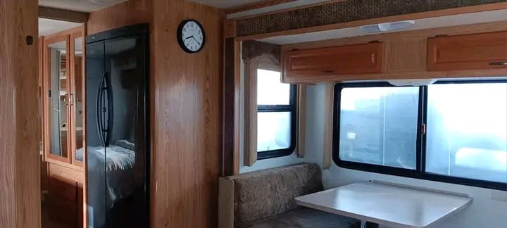 Window ventilation in Fleetwood Bounder motorhome