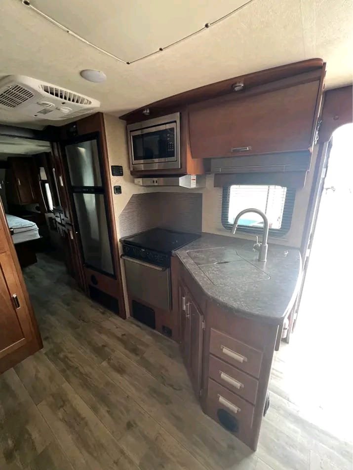 Interior walkthrough of Lance 2375 travel trailer