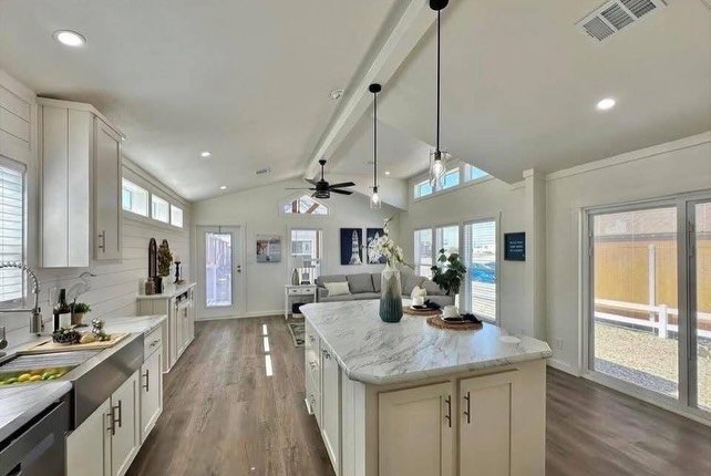 Tile backsplash in manufactured home kitchen